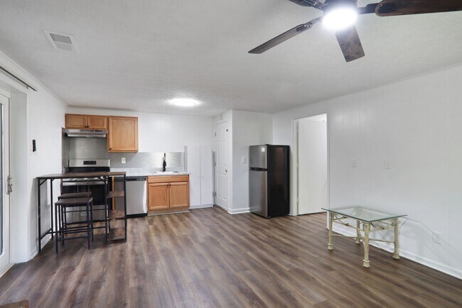 Building Photo - 3675 Charles Dr
