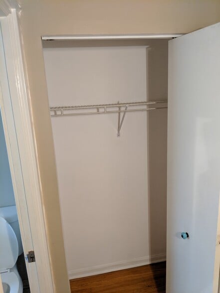 Foyer Closet - 925 E 61st St