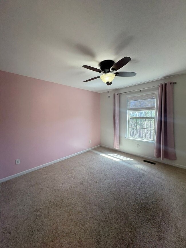 Building Photo - 4 Bedroom 3 Bath House