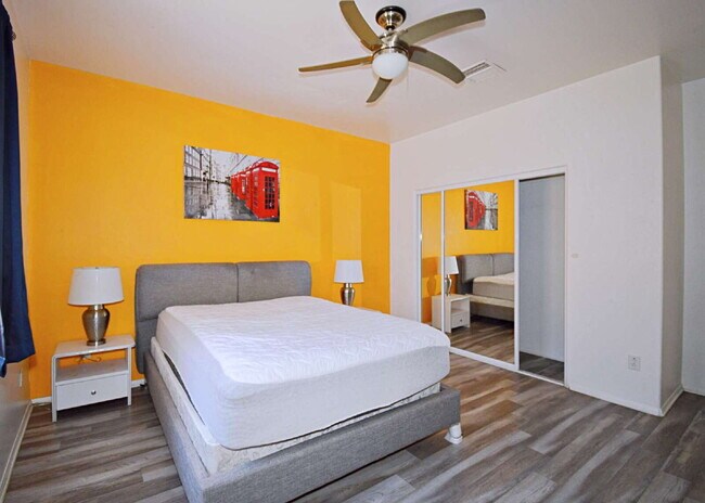 Building Photo - 5/3 Stunner in Cathedral City