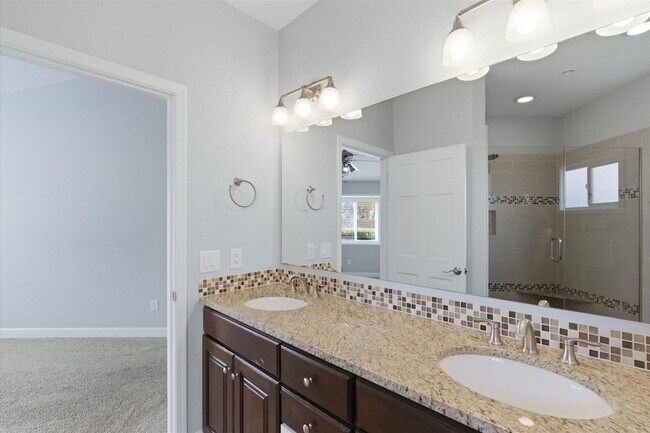 Building Photo - 4221 E Everett Dr