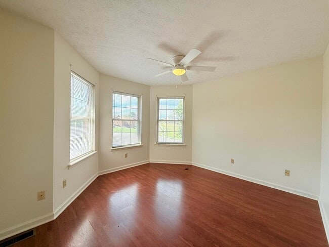 Building Photo - 200 Shamrock Ln