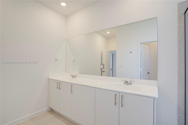 Building Photo - 2642 SE 24th St