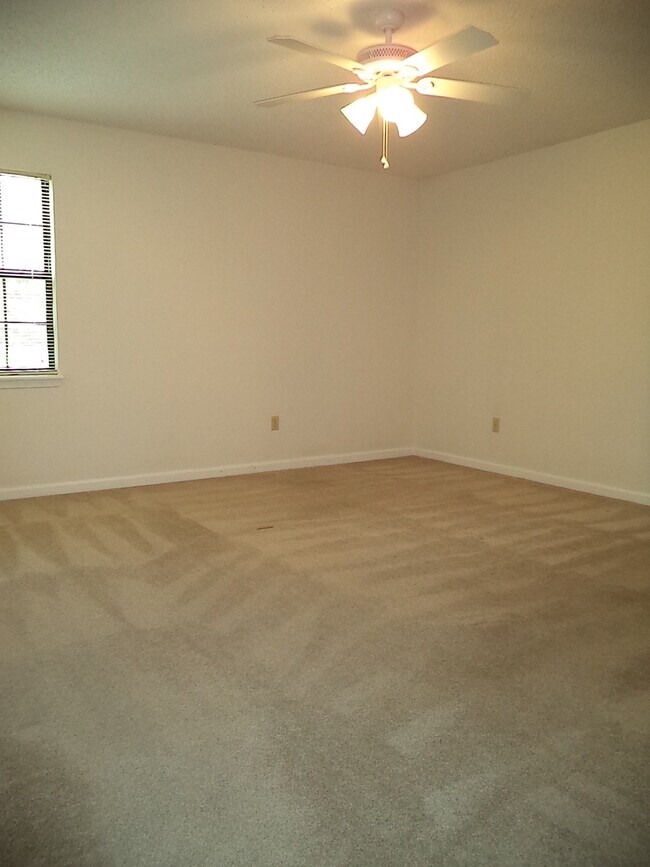 Building Photo - Hidden Lake Acres