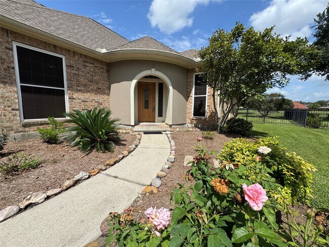 Building Photo - 5822 Pinellas Park Ct
