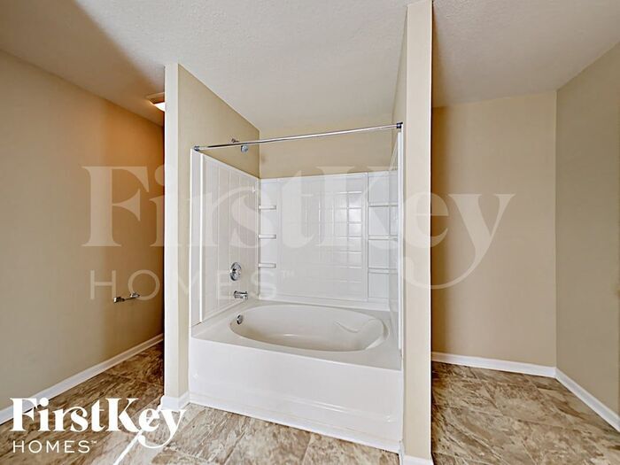 Building Photo - 3401 Table Rock Dr