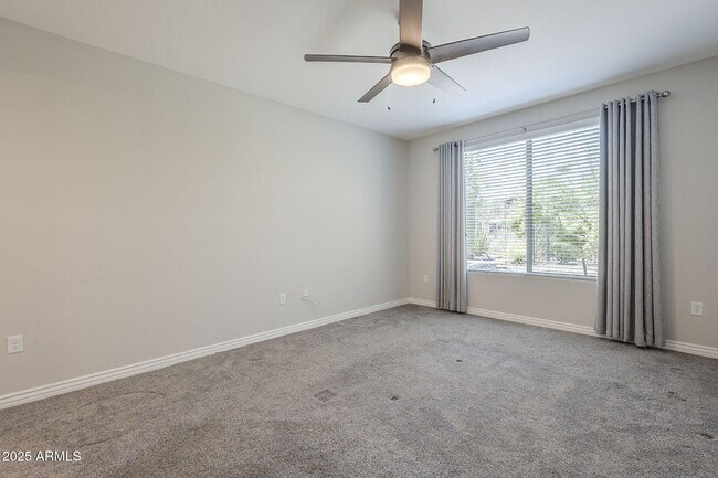 Building Photo - 2425 W Bronco Butte Trl