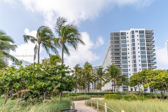 Building Photo - 10275 Collins Ave