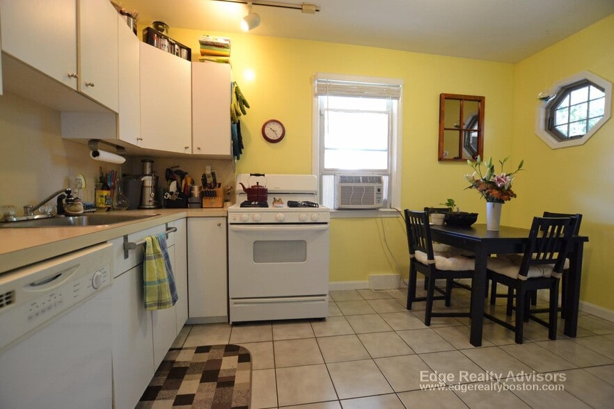 Building Photo - 153 Nonantum St