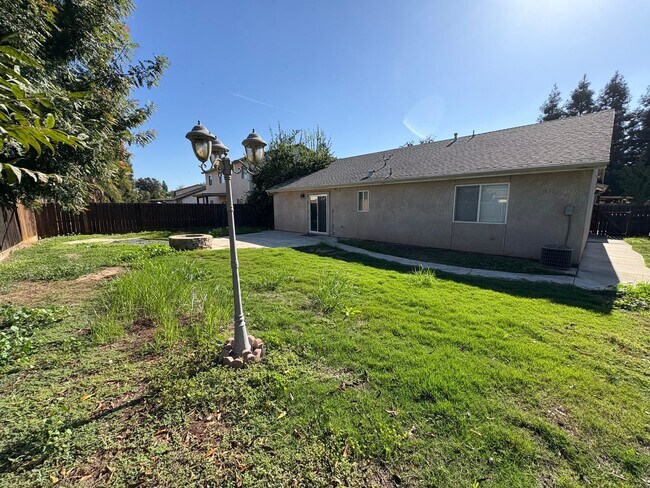 Building Photo - Lovely home available in Shannon Ranch area!