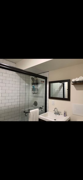 bonus full bath - 195 Grant Ave
