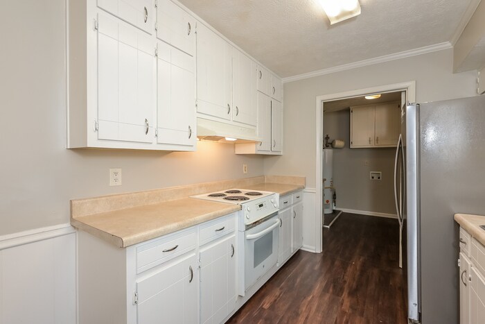 Building Photo - 2137 Hartridge Dr