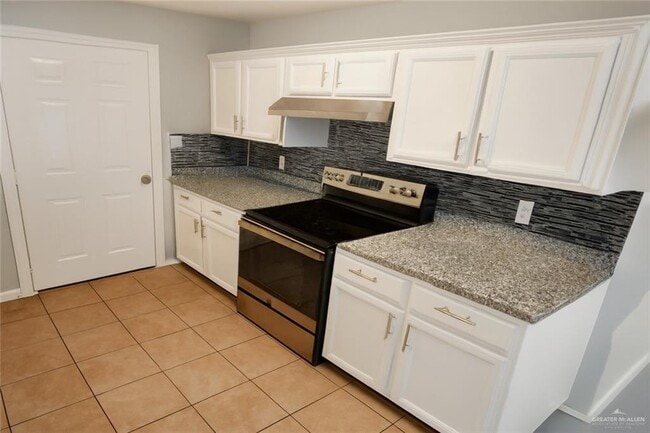 Building Photo - 733 San Martin St