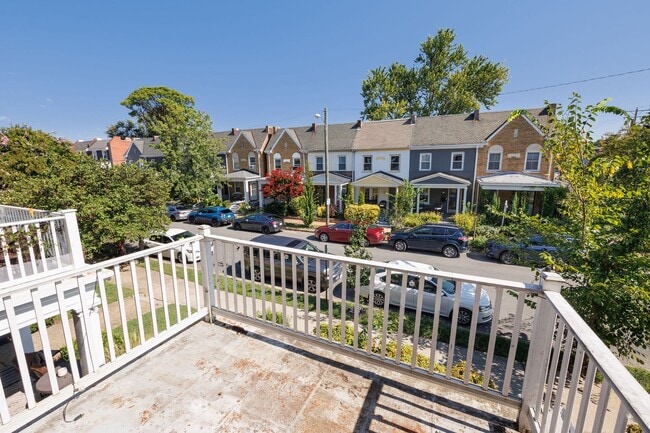 Building Photo - 2605 Parkwood Ave