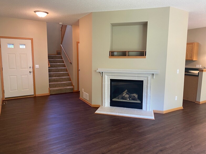 Building Photo - 7874 Garland Ln N