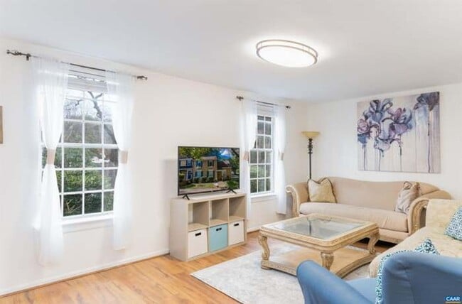 Building Photo - 3BR End-Unit Townhome with Outdoor Oasis –...