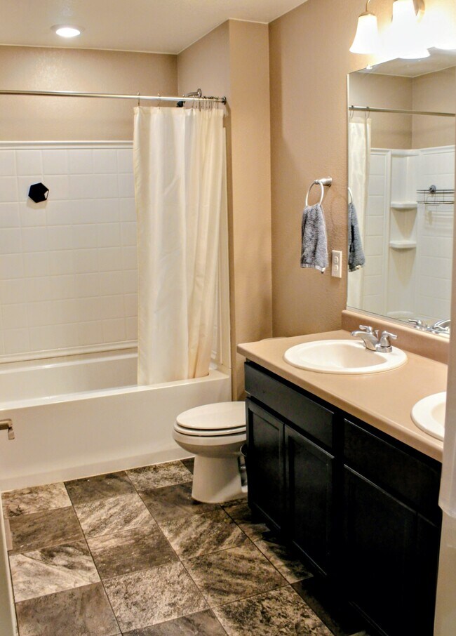 Building Photo - 415 3rd St