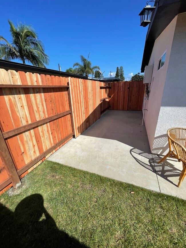 Building Photo - Beautiful 2 Bedroom Home