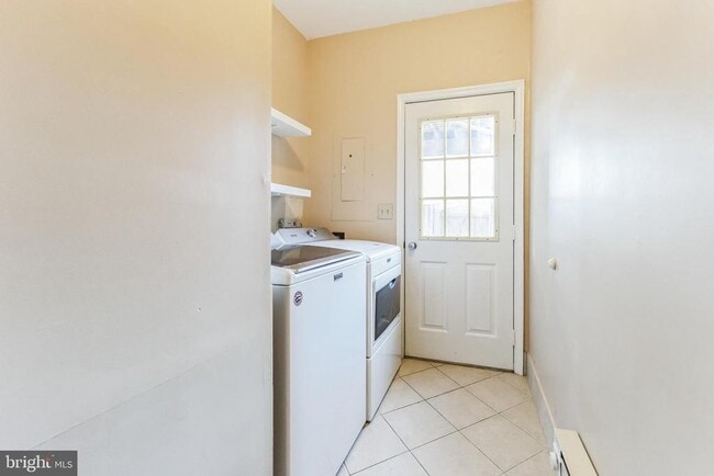 Building Photo - 1903 Pawlet Dr