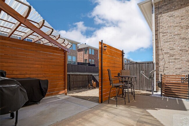 Building Photo - 4650 Penelope Ln