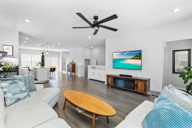 Building Photo - 2245 Kettle Falls Station