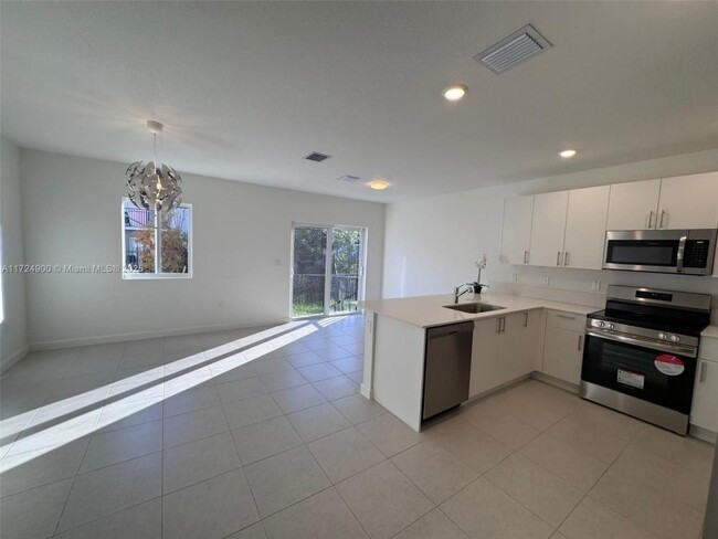 Building Photo - 3 bedroom in Pembroke Park FL 33023