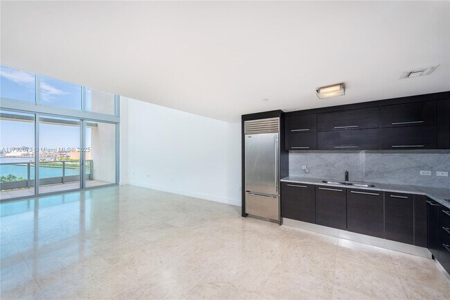 Building Photo - 900 Biscayne Blvd