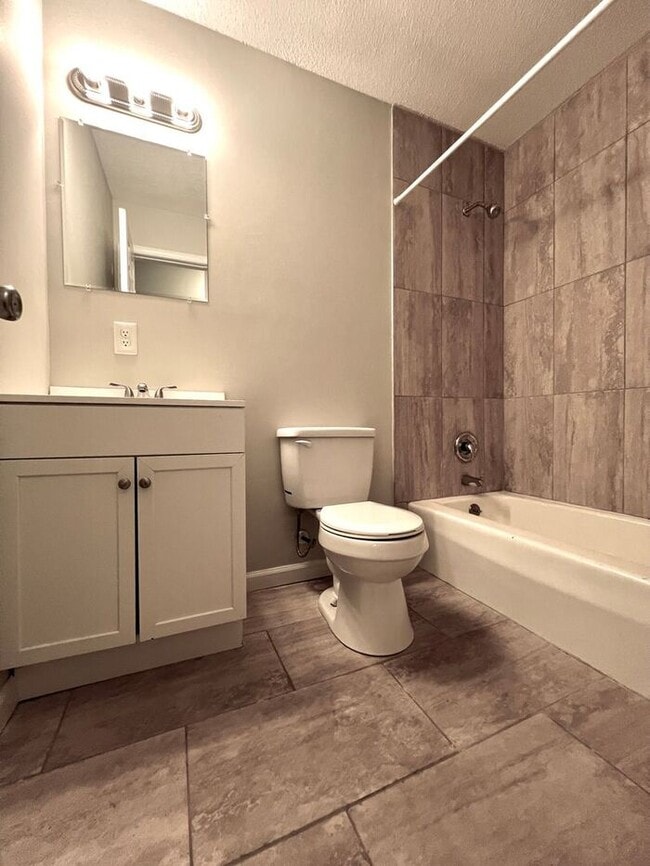 Building Photo - 3 BEDROOM MADE FOR YOU - Available for Mov...