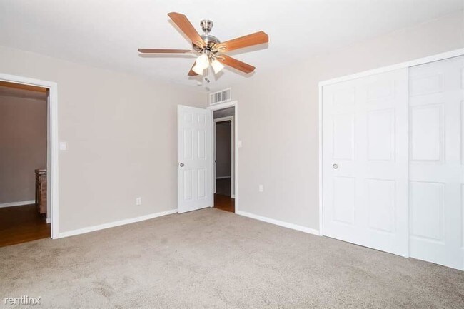 Building Photo - 3 br, 2 bath House - 5610 West Roma Avenue