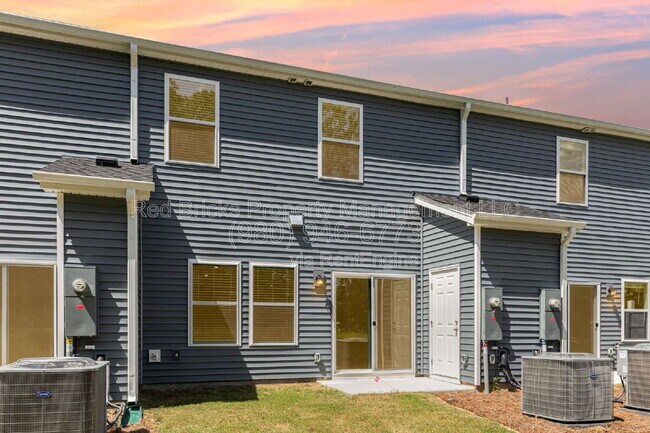 Building Photo - 4135 Smt Wds Dr