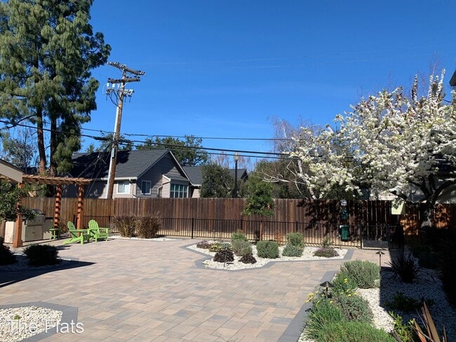 Building Photo - 2280 Latham St