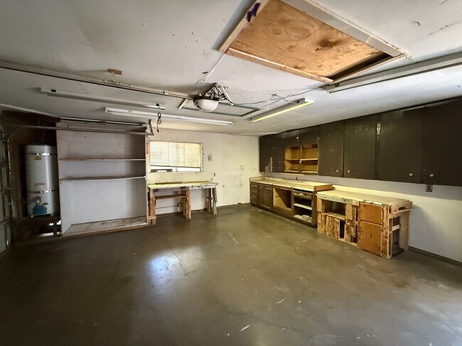 Building Photo - Single story home in east Modesto!
