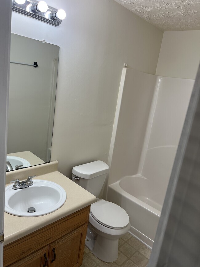 Building Photo - 2942 Fields Dr