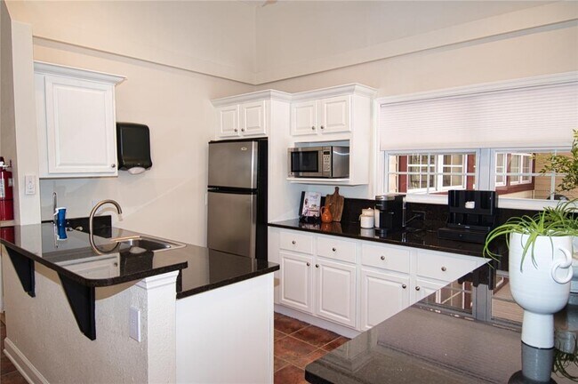 Building Photo - 1793 Hampton Ln