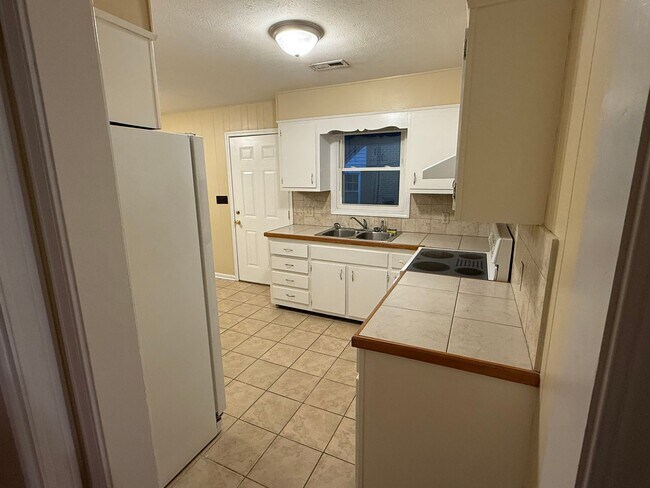 Building Photo - Updated 4BR Home with Finished Basement & Level Yard