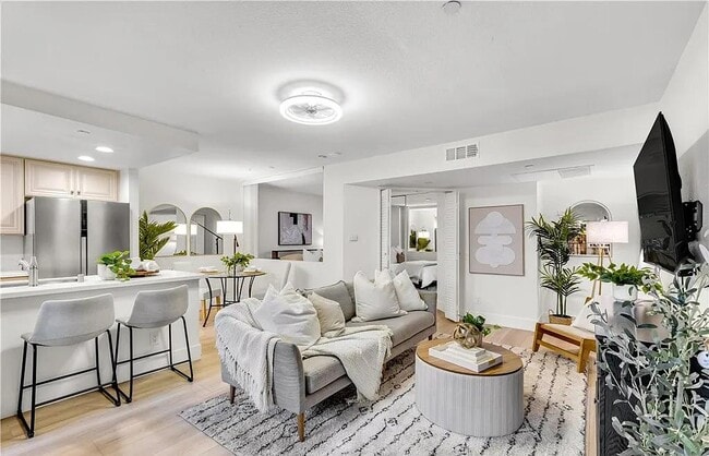 Building Photo - 1062 Calle Del Cerro