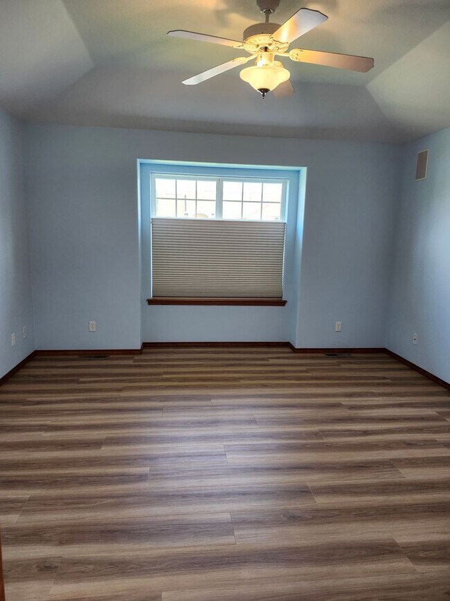 Building Photo - New Listing in a Beautiful Location in a Golf Community