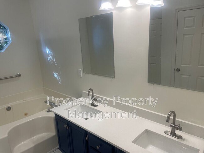 Building Photo - 207 Timber Ridge Dr