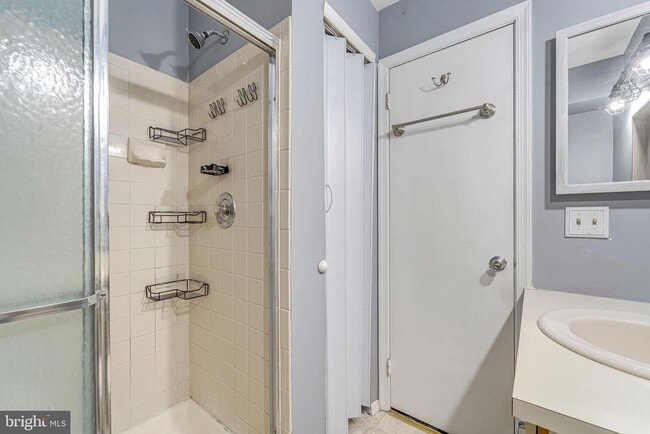 Building Photo - 1707A Heatherstone Ct