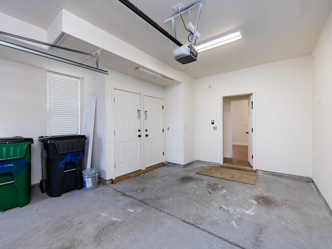 Building Photo - 257 N Irwin Ave