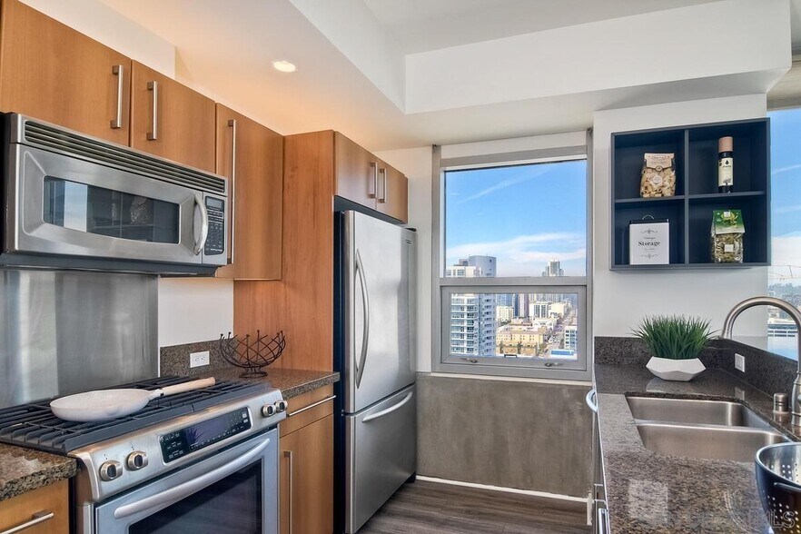 Kitchen - 321 10th Ave