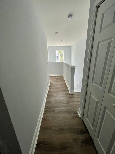 Building Photo - 609 37th Ave N