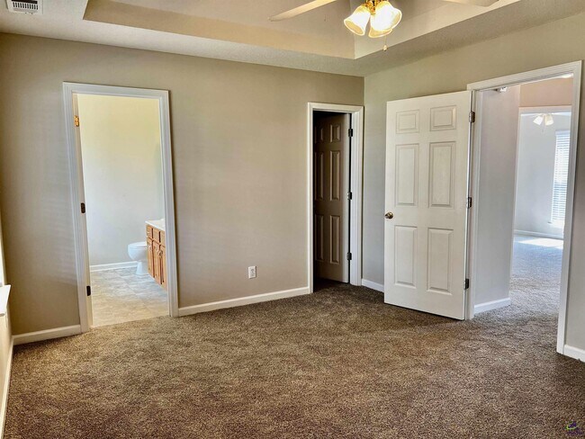 Building Photo - 201 Tyson Glen Dr