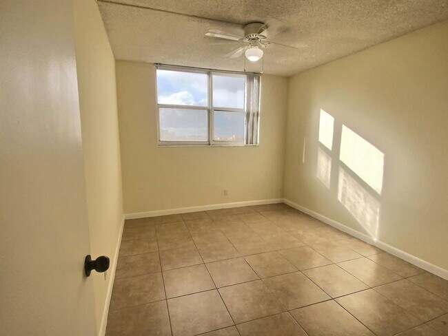 Building Photo - 1421 S Ocean Blvd