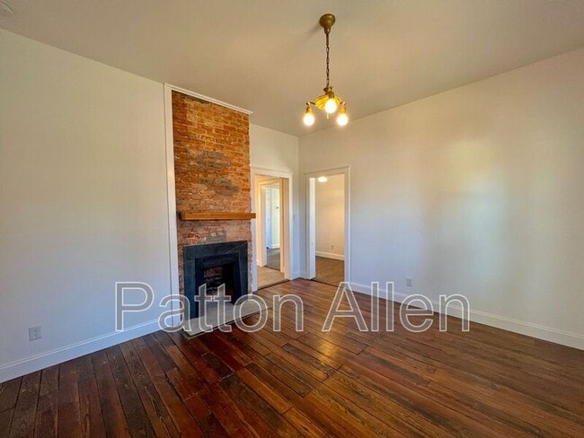 Building Photo - 125 Burton St