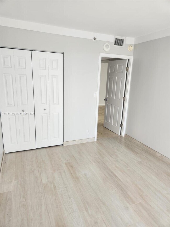 Building Photo - 20355 NE 34th Ct