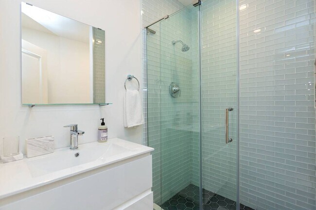 Building Photo - 50 Narrow Ln