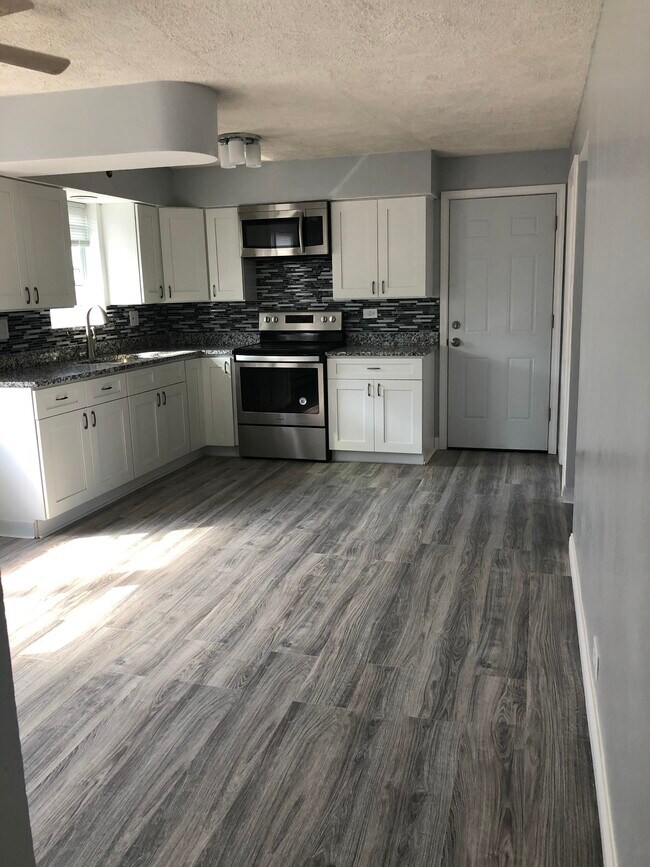 Building Photo - 3520 W 59th St