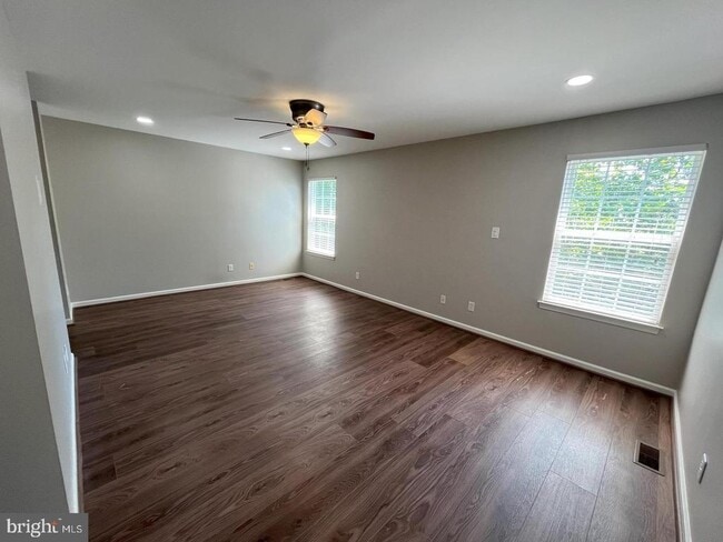 Building Photo - 225 Yorktown Ct