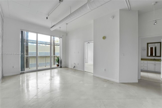 Building Photo - 2001 Biscayne Blvd